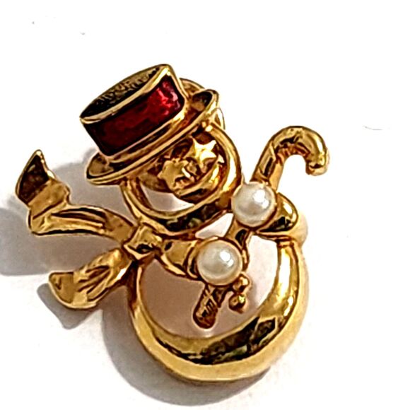 AVON 1991 Lapel Scarf Pin Gold Tone North Pole Residents Snowman Faux Pearl VTG - Picture 1 of 5